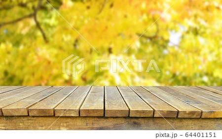 empty table 64401151