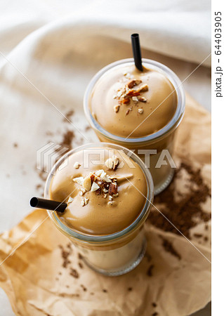 ダルゴナコーヒー カフェイメージ素材 ダルゴナコーヒー カフェイメージ素材 64403905
