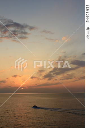 西伊豆　沢田公園からの夕日 64403933