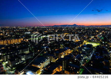 東京 夕暮れ 練馬区役所 展望ロビーから 西側 64405216