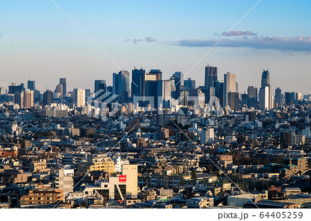 東京 街並み 練馬区役所 展望ロビーから 新宿方面 東京 街並み 練馬区役所 展望ロビーから 新宿方面 64405259