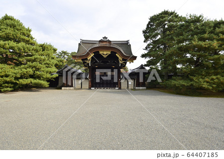 京都御所　建春門 64407185