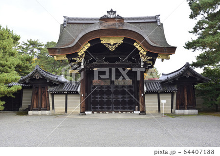 京都御所　建春門 64407188