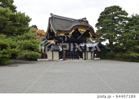 京都御所　建春門 64407189