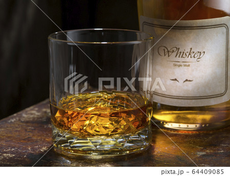 whiskey close up 64409085