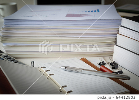 報告書作成　マニュアル作成　記録　書類作成　仕事　ビジネス 64412903