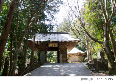 鶴林寺の山門 64414395