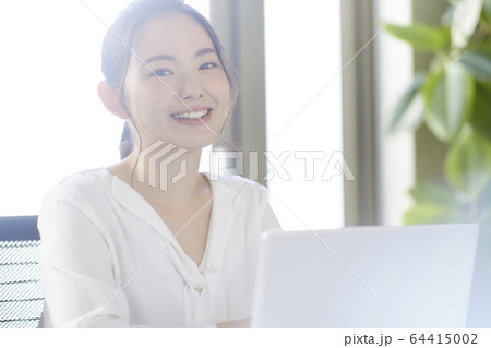 若いビジネスウーマン 　 64415002