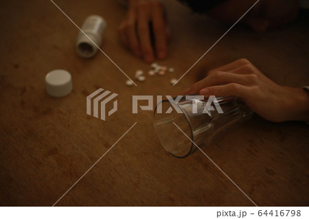 薬物多量摂取　イメージ 64416798