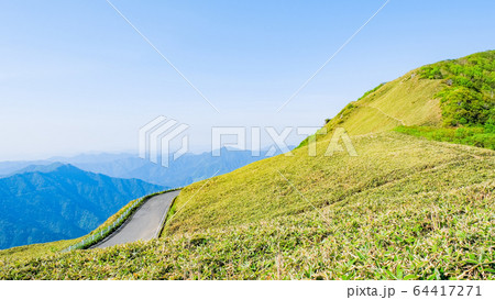 瓶ヶ森林道 64417271