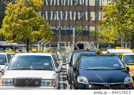タクシープール 駅前のタクシー タクシープール 駅前のタクシー 64417623