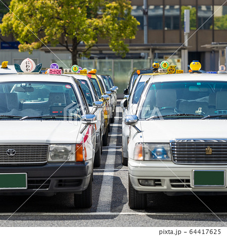 タクシープール 駅前のタクシー タクシープール 駅前のタクシー 64417625