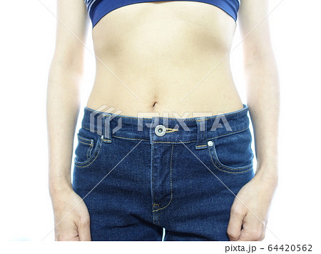 ミドル女性のウエスト へそ出し ダイエット後の写真素材