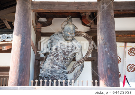 法隆寺 中門 金剛力士像 仁王像 吽形 （奈良県生駒郡斑鳩町） 64425953