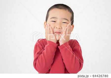 子供　小学生　男の子 64426780