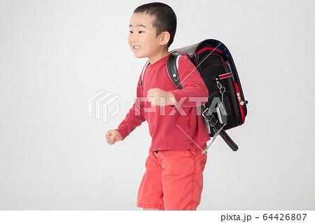 子供　小学生　男の子 64426807