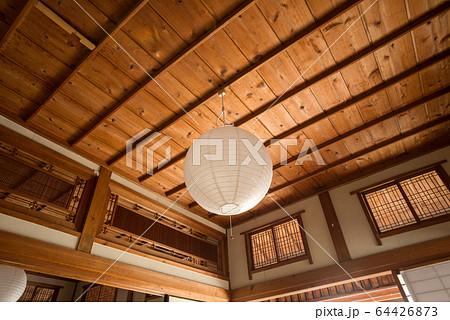 古民家の照明と欄間と天井 64426873