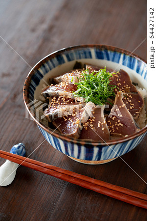 カツオの漬け丼 カツオの漬け丼 64427142
