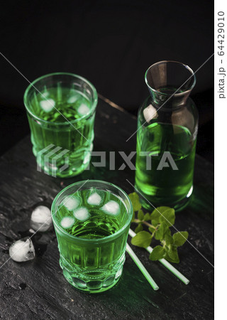 Alcoholic green cocktail 64429010