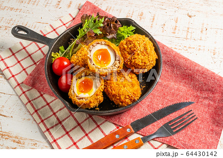 スコッチエッグ イギリス料理 Scotch egg スコッチエッグ イギリス料理 Scotch egg 64430142