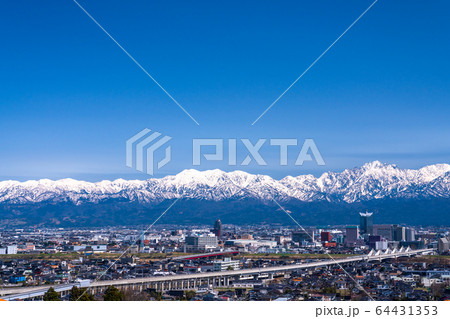 《富山県》立山連峰を望む・富山市の風景 64431353