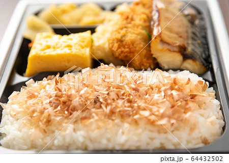お弁当 64432502