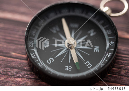 方位磁石 64433013