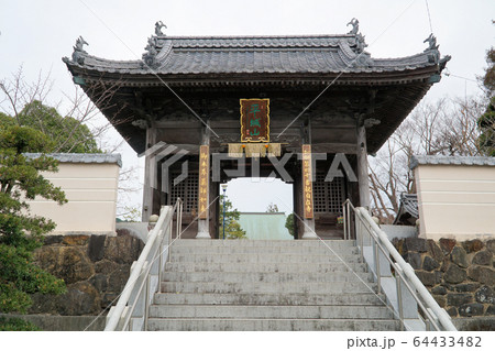 【四国八十八ヶ所】第四十番札所 正月の観自在寺山門 愛媛県南宇和郡愛南町 【四国八十八ヶ所】第四十番札所 正月の観自在寺山門 愛媛県南宇和郡愛南町 64433482