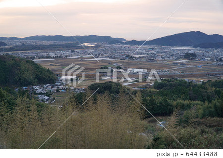 【四国八十八ヶ所】第三十五番 清瀧寺から見た土佐市の正月の朝の夜明け 高知県土佐市 【四国八十八ヶ所】第三十五番 清瀧寺から見た土佐市の正月の朝の夜明け 高知県土佐市 64433488