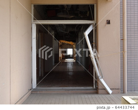 東日本大震災　山元町立中浜小学校 64433744