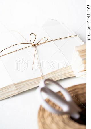 資源ゴミ・牛乳パック 64434163