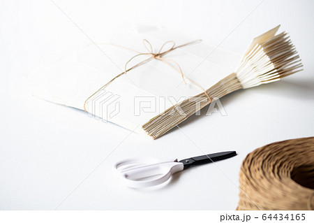 資源ゴミ・牛乳パック 64434165