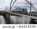 独仏国境を行く路面電車 64434590