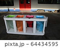 ベルギー国鉄駅のごみ箱 64434595