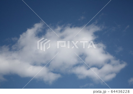 雲が空に絵を描いたの写真素材