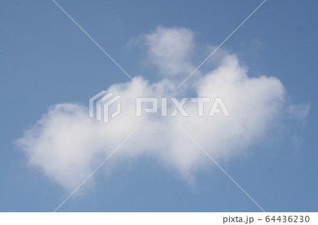 雲が空に絵を描いた 64436230