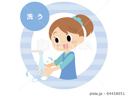 女子の手洗い　洗う 64438051
