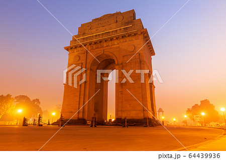 India Gate in New Delhi, evening view 64439936