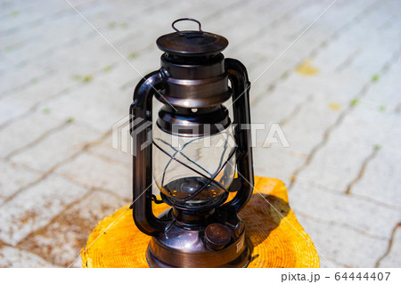 キャンプ素材 オイルランタン アンティーク キャンプ素材 オイルランタン アンティーク 64444407