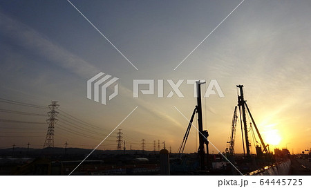 工事現場・夕景・夕焼け・青空・明日も晴れるかな・明日天気になぁれ・安全第一・安全で行こうヨシ・きれい 工事現場・夕景・夕焼け・青空・明日も晴れるかな・明日天気になぁれ・安全第一・安全で行こうヨシ・きれい 64445725