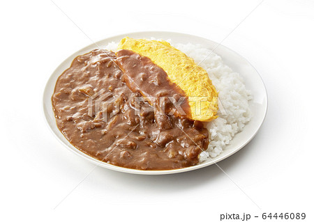 カレーライスにオムレツをトッピング-オムレツカレー 64446089