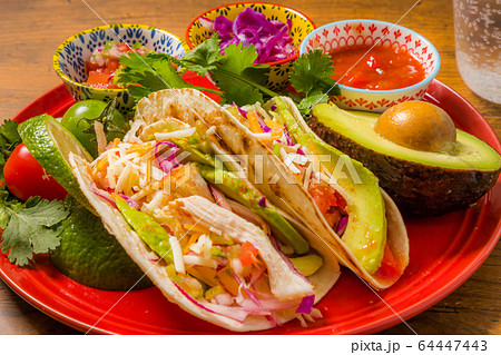 メキシコ料理　タコス　 Mexico's representative dishes (tacos) 64447443