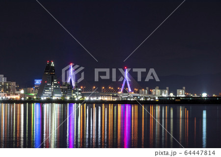 青森市 アスパムとベイブリッジの反射夜景 青森市 アスパムとベイブリッジの反射夜景 64447814