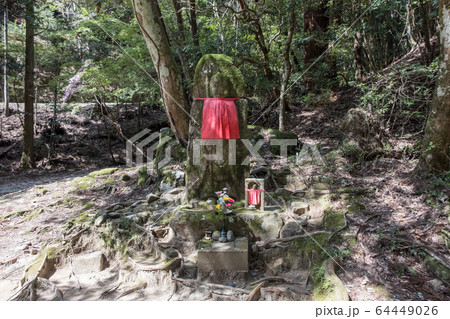 春日山遊歩道　首切り地蔵 64449026