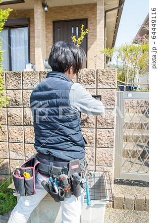 インターフォン取り付け電気工事 64449116