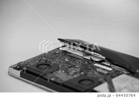 ノートパソコン バッテリー 膨張 修理 交換 モノクロ 白黒 リチウムイオン電池 充電池 危険 ノートパソコン バッテリー 膨張 修理 交換 モノクロ 白黒 リチウムイオン電池 充電池 危険 64450764