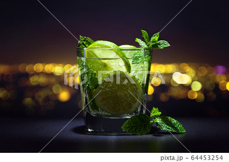 Drink with lime and peppermint leaves 64453254