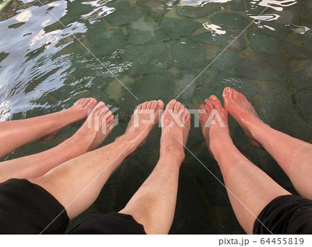 家族で足湯 家族で足湯 64455819