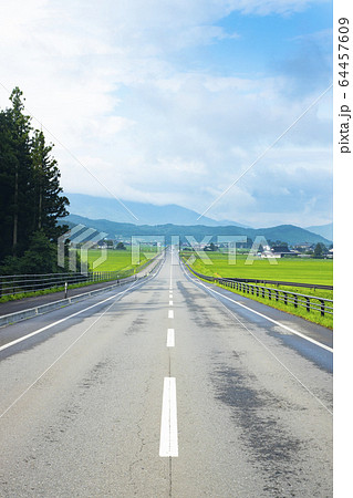 岩手県遠野市　国道340号線の風景 64457609