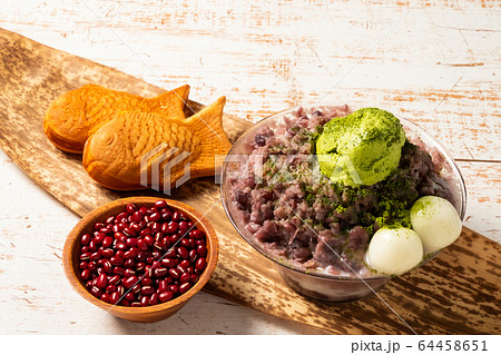 あずきの和風かき氷　Japanese style red bean sweet shaved ice 64458651